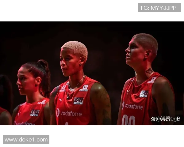 土耳其足球明星发型女生的时尚潮流与魅力解析