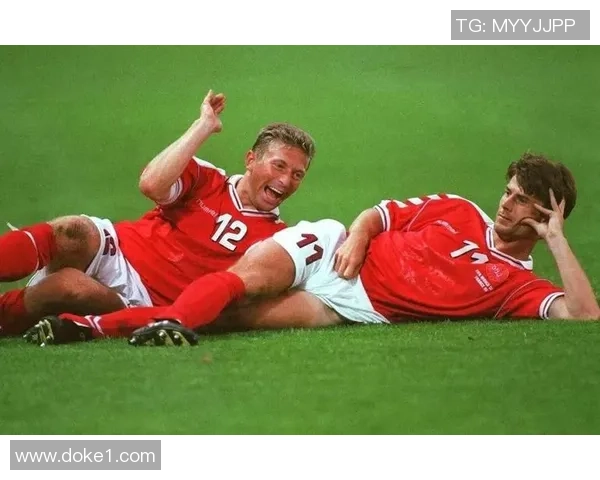 小眼足球明星名单及其精彩瞬间照片展示与分析