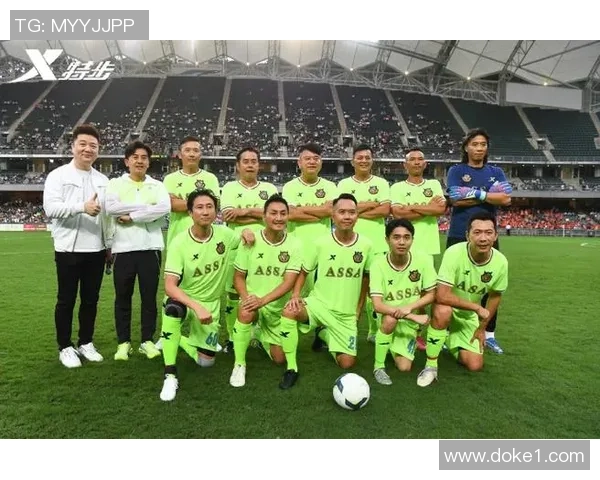 香港足球明星现场踢球精彩瞬间全记录展现运动魅力与激情